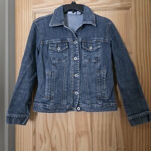Stylish Blue Denim Jacket for Women